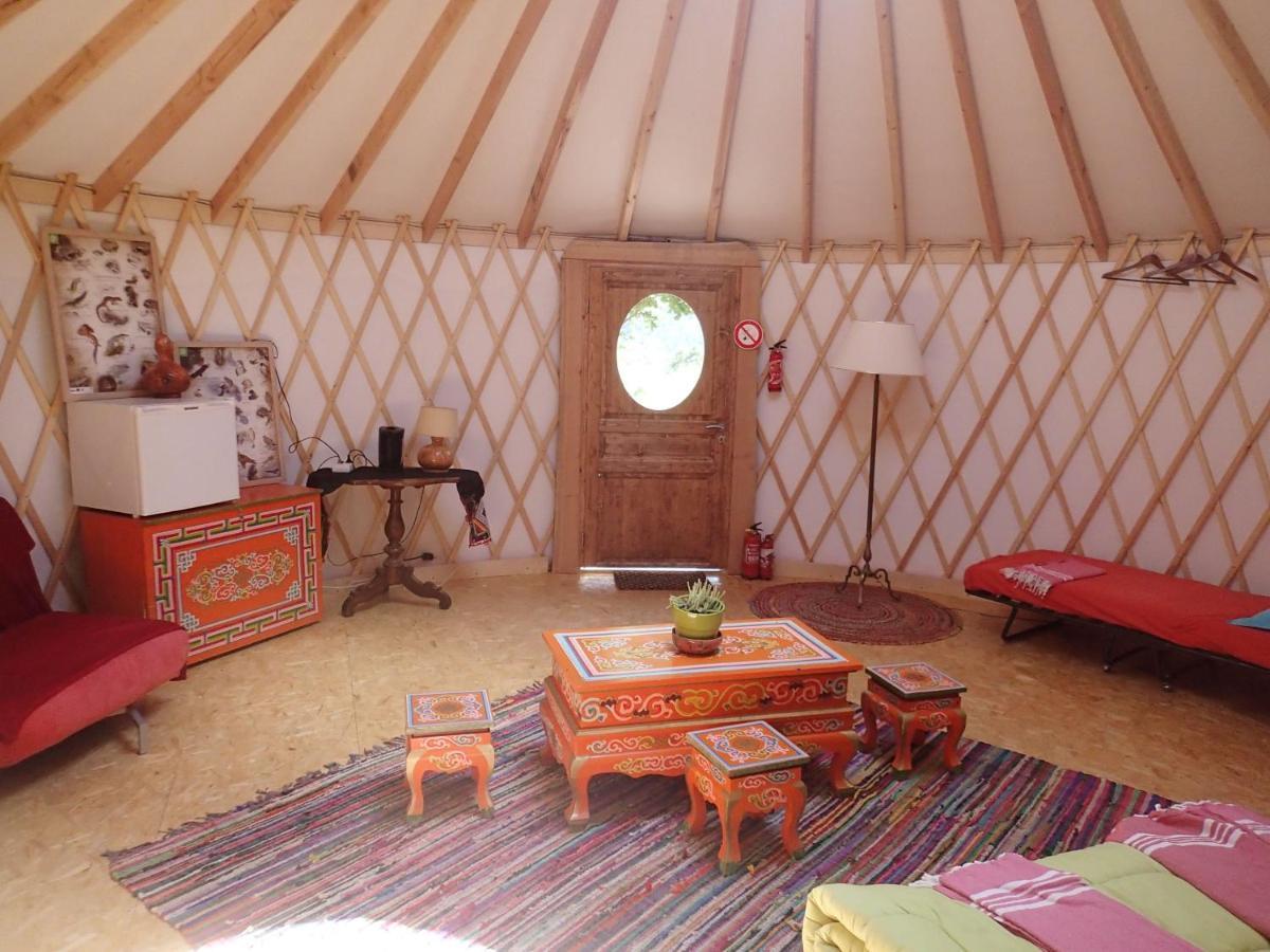 Eco-Hotel Et Yourtes Du Mercantour Guillaumes Buitenkant foto